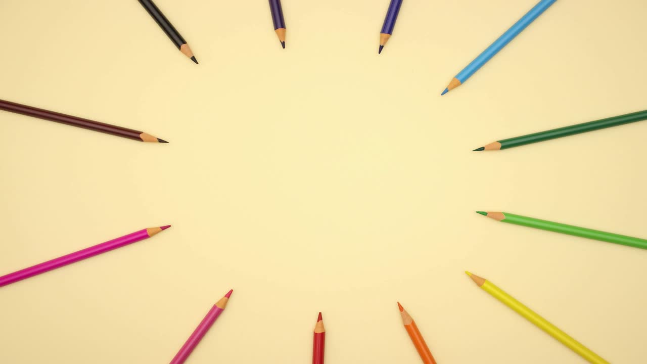 los lápices de colores vienen y van.