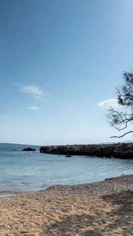 Strandszene-Auf-Der-Insel-Paros,-Griechenland-In-Vertikaler