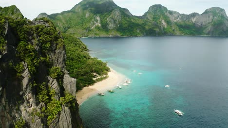 vista aérea de la isla y la playa de dilumacad en el nido