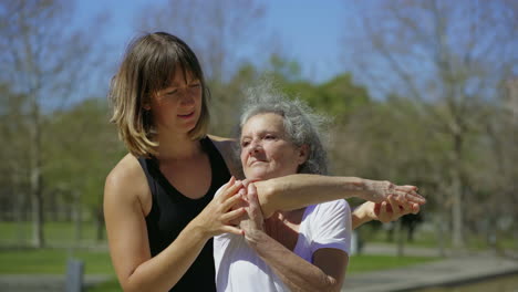 Personal-coach-with-elderly-client-in-summer-park