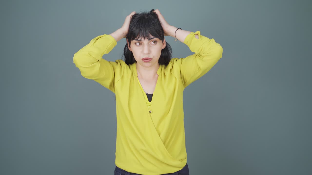 분노로 폭발하는 여자.