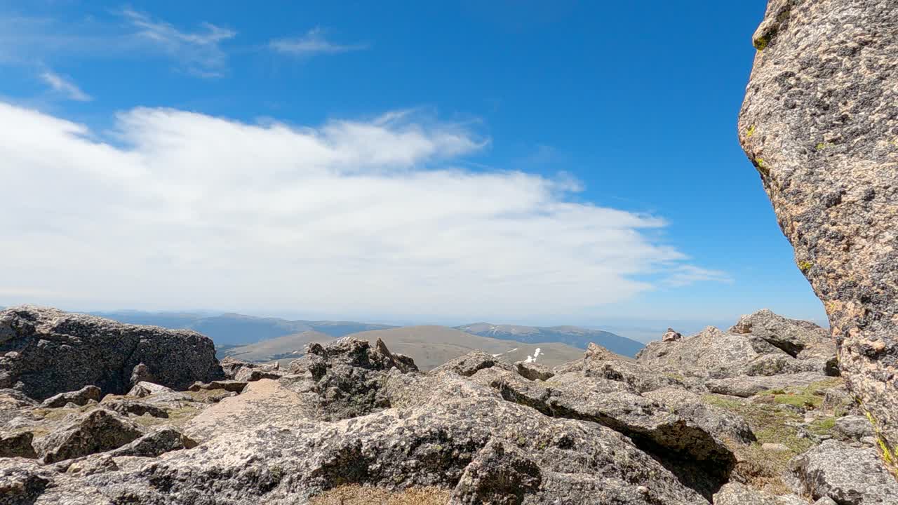 timelapse de nubes altoestratos desde la cumbre del monte rosalie