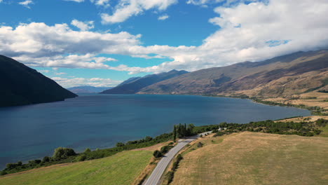 Malerische-Straße-Neben-Dem-Lake-Wakatipu-In-Der-Nähe-Von-Kingston,-Südinsel,-Neuseeland