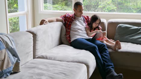 Father-with-his-daughter-using-digital-tablet-4k