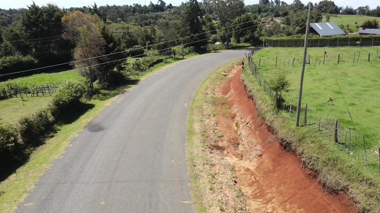Ripresa con drone di una strada a Kaptagat, Elgeyo Marakwet, Valle del Kerio in Kenya, Africa 16