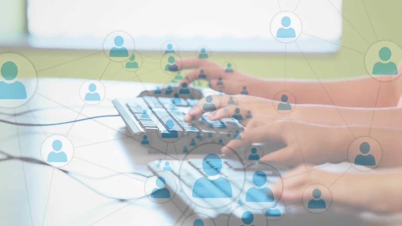 red de iconos de perfil contra la sección media de estudiantes que usan computadora en la escuela