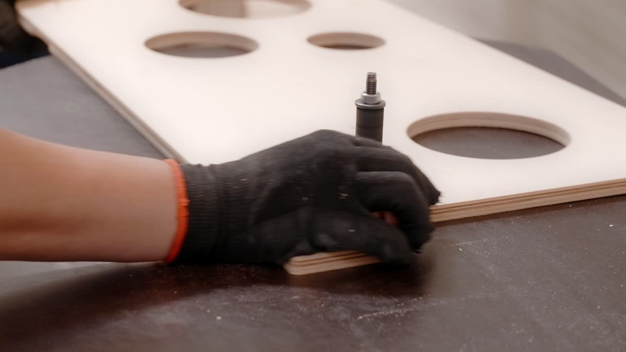 목재 가공 과정의 근접 촬영