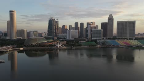 Imágenes-De-Drones-Al-Amanecer-Del-Hermoso-Paisaje-Urbano-De-Singapur