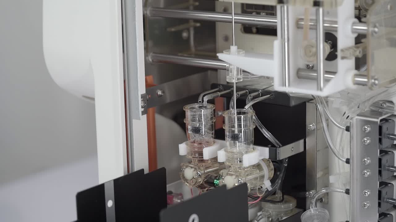 자동 전해질 분석기의 내부 부품