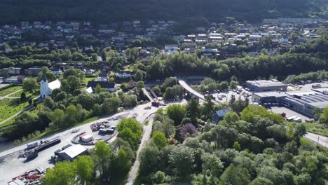 Road-E16-going-into-arnanipa-tunnel-from-Arna-to-Takvam-outside-Bergen---Aerial-view-of-road-with-cars-driving-into-tunnel---Norway