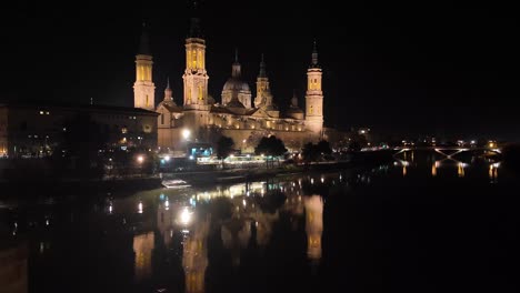 Die-Tempelsäule,-Zaragoza,-Spanien