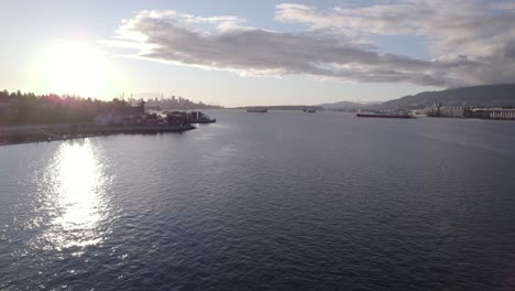 Puerto-Y-Horizonte-De-Vancouver.-Vista-Aérea-De-Drones