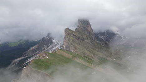 Montañas-Dolomitas-Seceda-En-Val-Gardena,-Italia