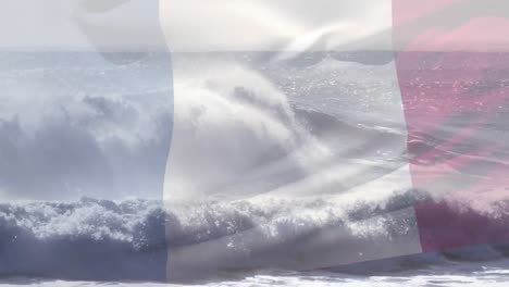 Composición-Digital-De-La-Bandera-De-Francia-Ondeando-Contra-La-Vista-Aérea-De-Las-Olas-En-El-Mar