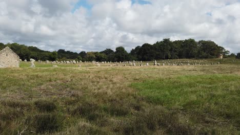 vista panorámica de las alineaciones de carnac de izquierda a derecha