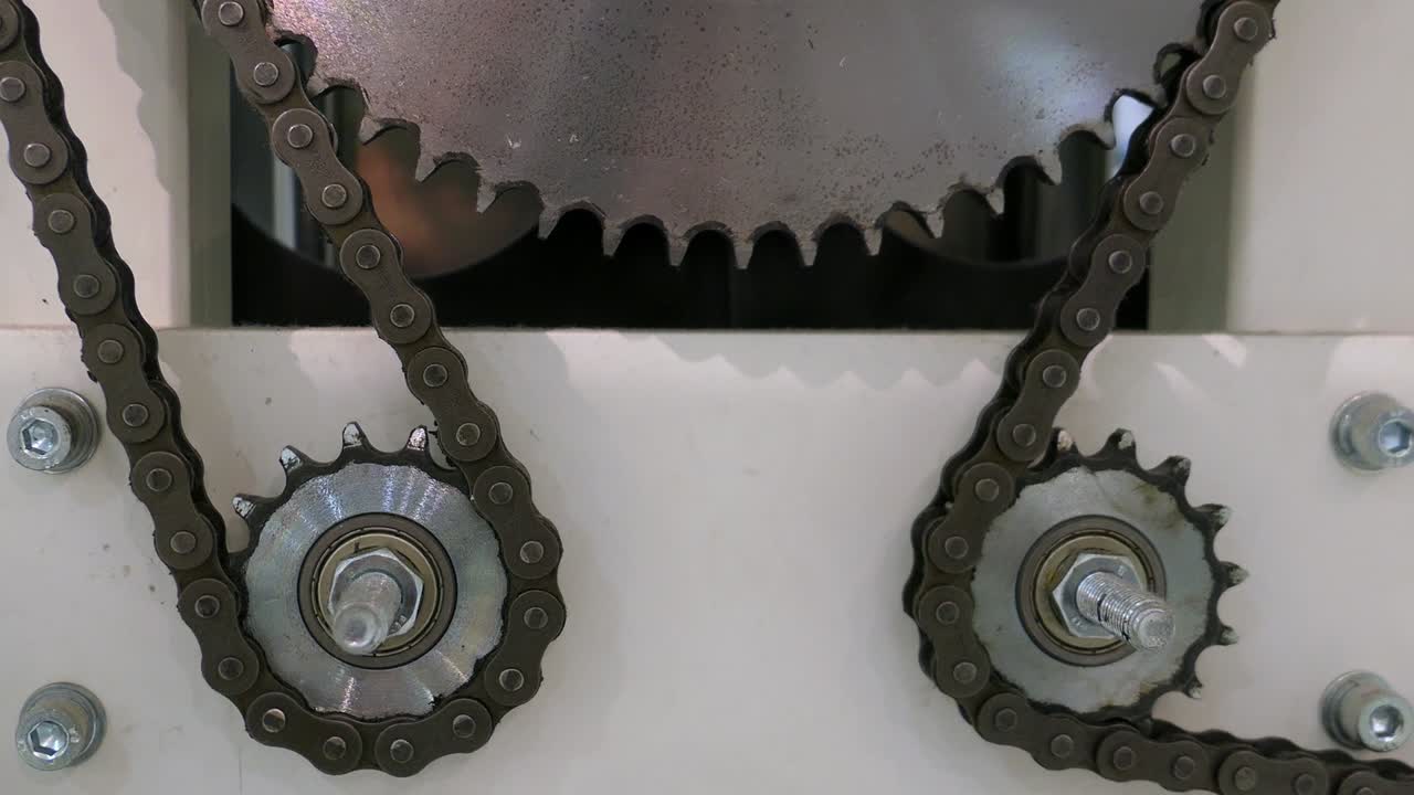 스프로켓과 롤러 체인을 가진 체인 전송 기계