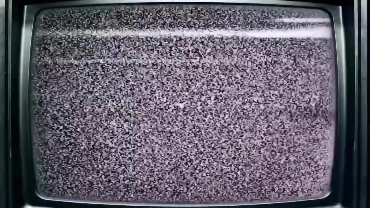 Karıncalanma ve Titreyen Tarama Çizgileri Gösteren Retro TV Ekranı