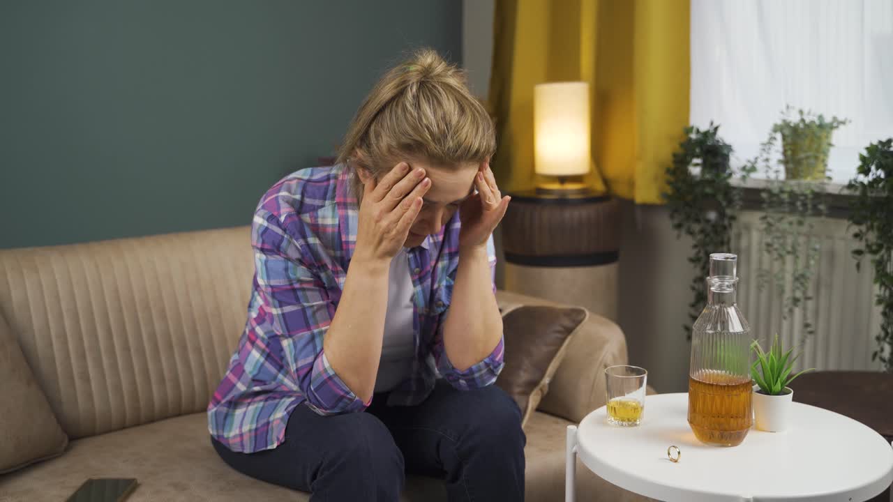 La donna che ha sofferto prima della rottura. Fine del matrimonio, separazione