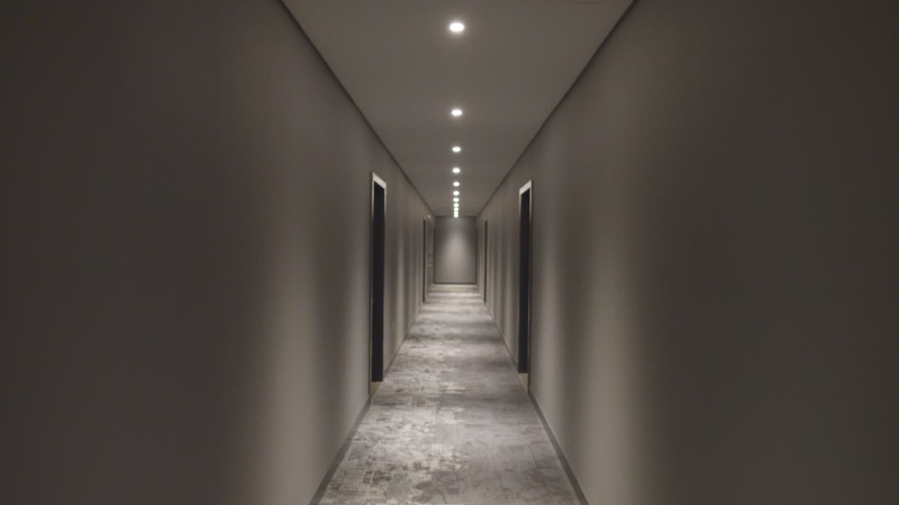 suave seguimiento vacío aburrido pasillo - cámara lenta