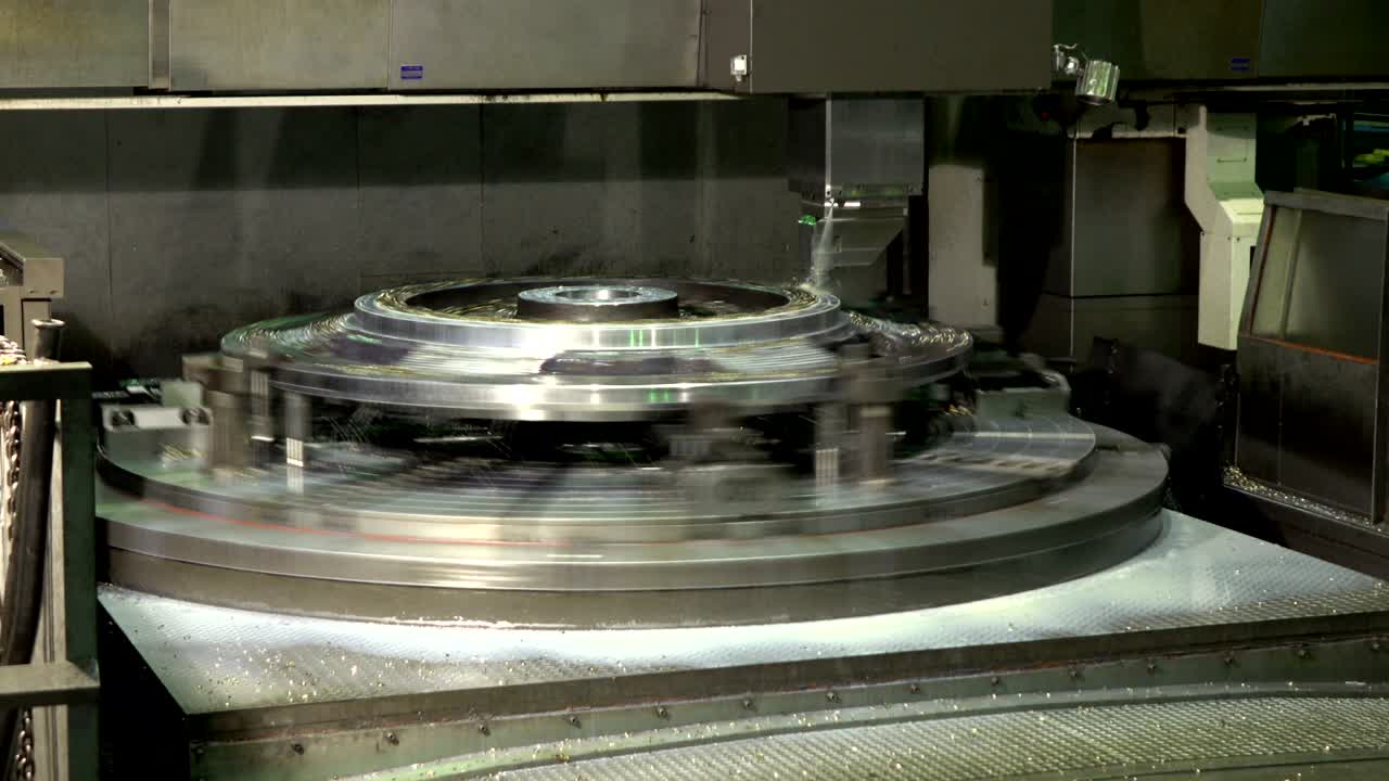 procesamiento de piezas de trabajo en torno de torneado y perforación