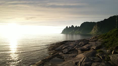 Malerischer-Senja-aussichtspunkt-In-Norwegen,-Aufgenommen-Von-Drohne-Dji-Air2s