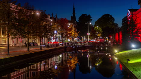 paisaje nocturno de otoño del canal de la haya