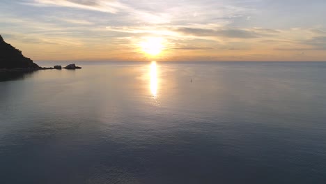 Flug-Zur-Sonne-über-Dem-Meer