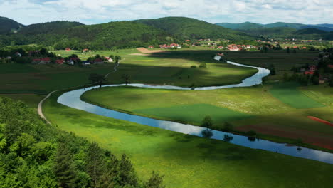 fluss und tal der gacka, lika, kroatien