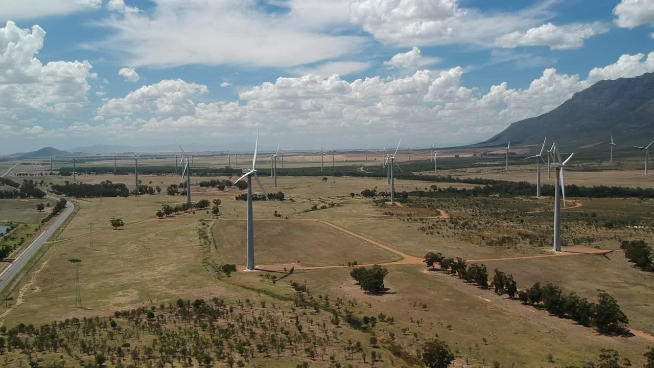 campo de aerogeneradores parado 4k