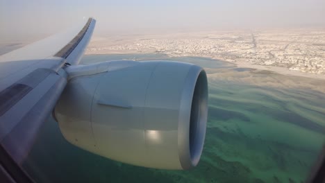 qatar airways survolant le port de doha