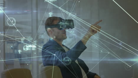 animación de la red de conexiones sobre el hombre que usa auriculares vr