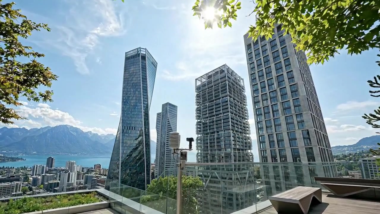 Arranha-céus de Cidade Moderna Vistos do Nível da Rua em Distrito Comercial Urbano