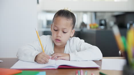 niña, niño y escritura en casa con tareas
