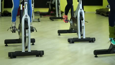 women in spin class