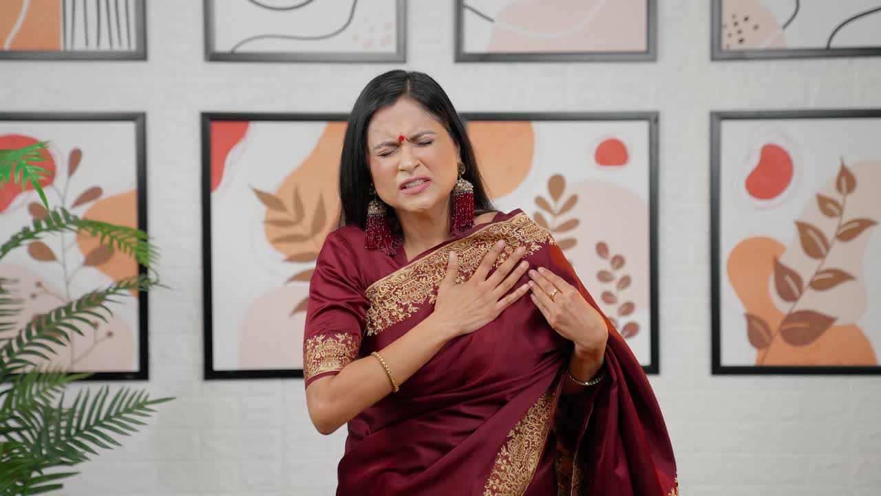 Wanita India mengalami serangan jantung