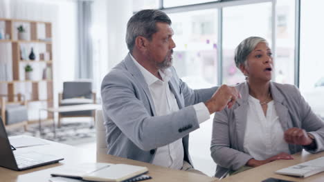 trabajo en equipo, computadora y portátil con gente de negocios