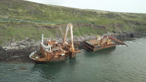 mv alta shipwreck break in half lies in the ballycotton rocky coast in ireland