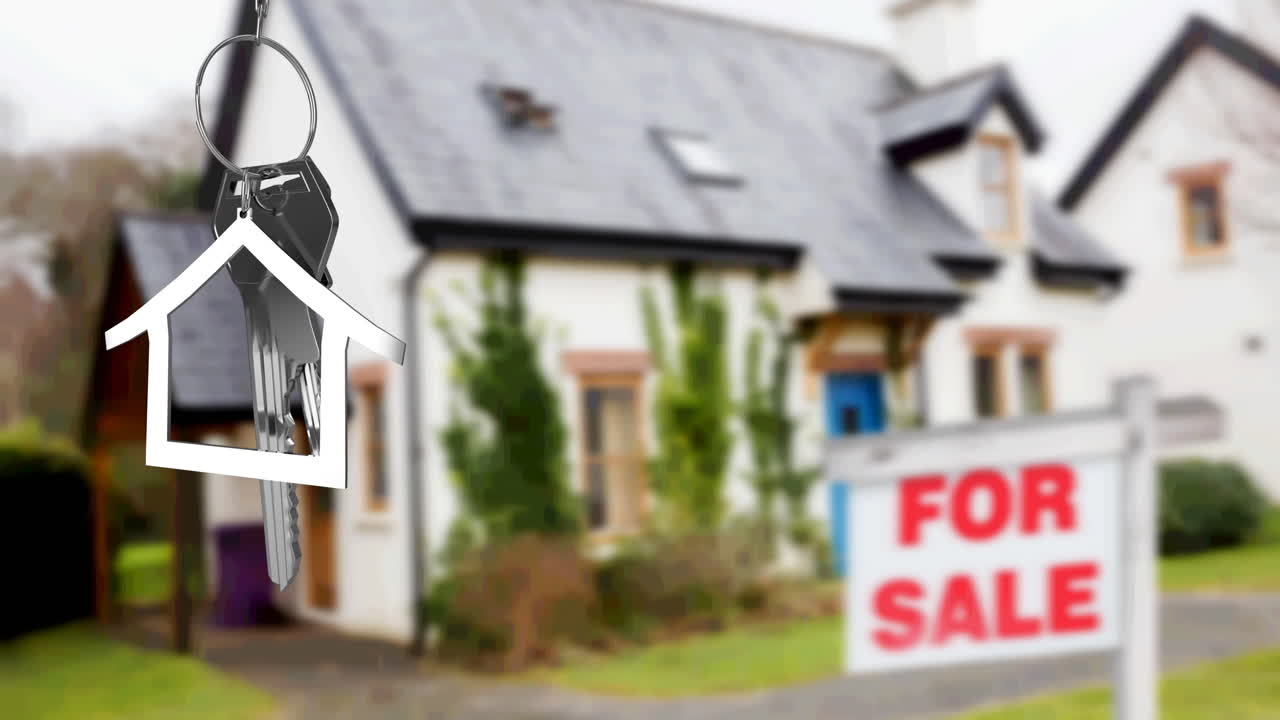 Animazione di un portachiavi a forma di casa e una chiave d'argento, appesi davanti a una casa sfocata con cartello "vendesi".