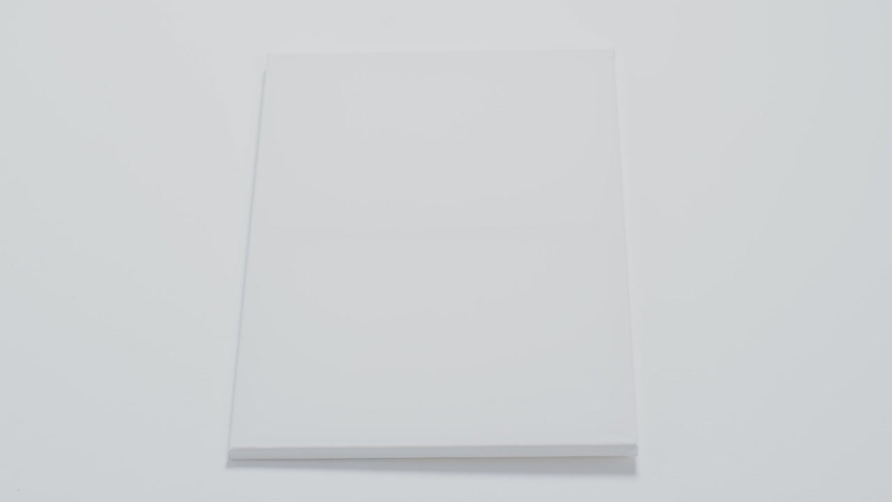 video vertical de un letrero de lienzo blanco con espacio de copia en un fondo blanco