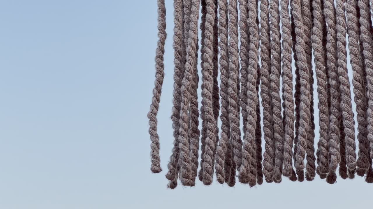 чистые пляжи с голубым флагом на полуострове халкидики, греция