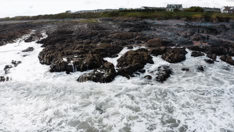 The-rocky-beach-in-Skerries,-Ireland