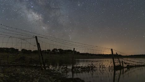 Timelapse-Nocturno-Cerca-De-Un-Lago