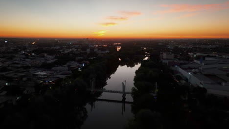 Panorama-De-Vista-De-Drones-Crepusculares-Volando-Sobre-La-Ciudad-De-México