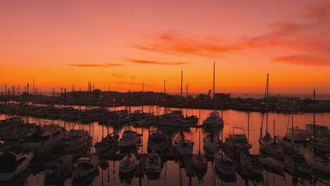 Mooslandung-Angeln-Segelboot-Anlegestelle-Marina-Hafen-Bei-Sonnenuntergang