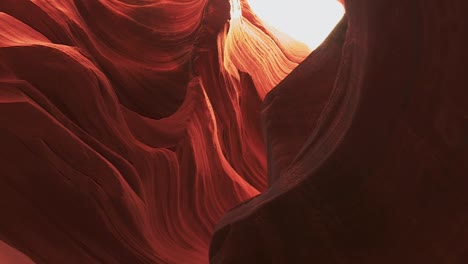 Famous-Antelope-Canyon-In-Arizona,-USA-With-Undulating-Red-Sandstone-Walls