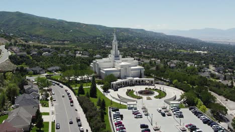 templo mormón de bountiful lds en las hermosas montañas de utah, aero