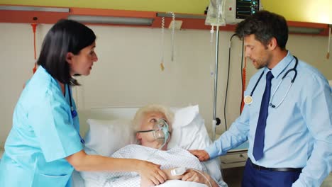 Female-doctor-putting-oxygen-mask-on-patient