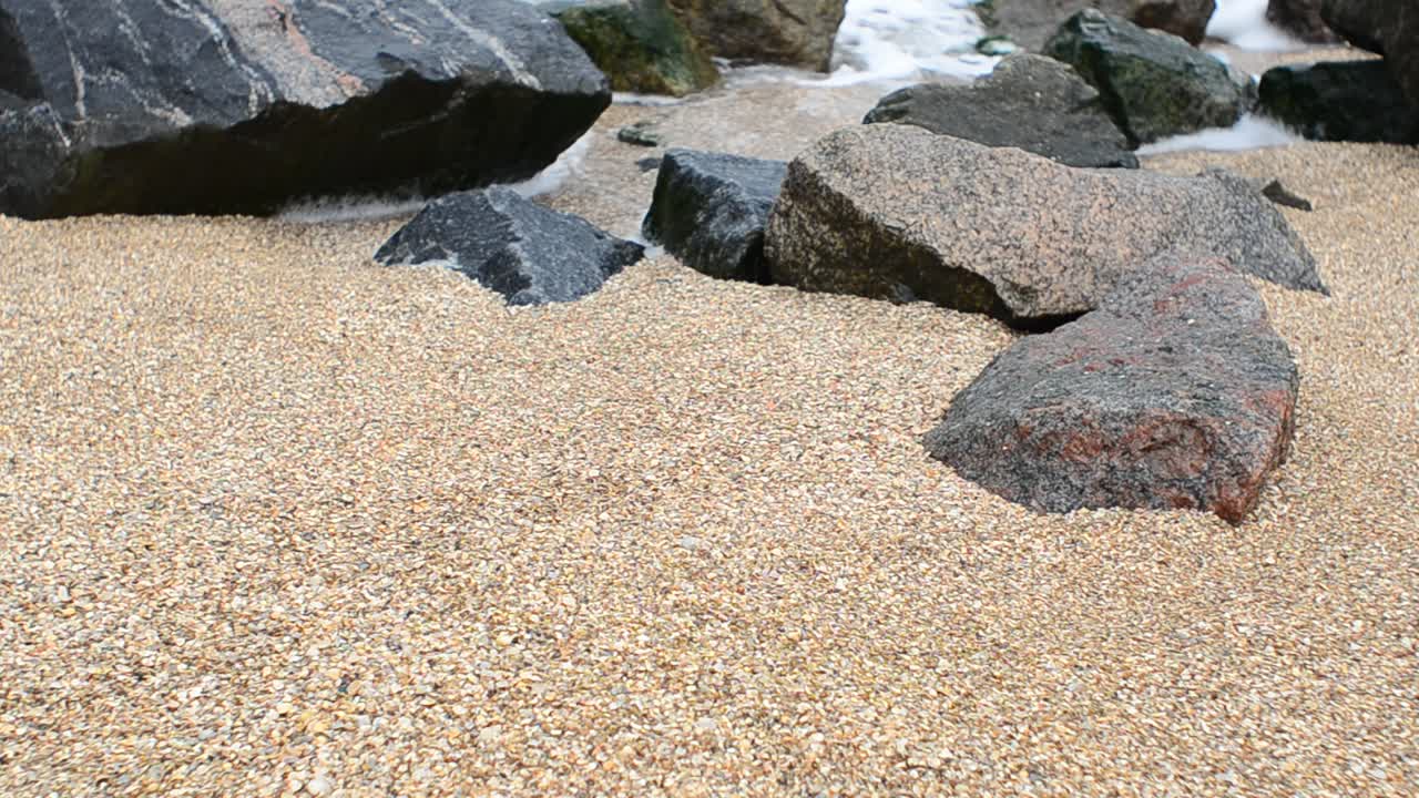 Spiaggia di mare. Riprese sulla spiaggia