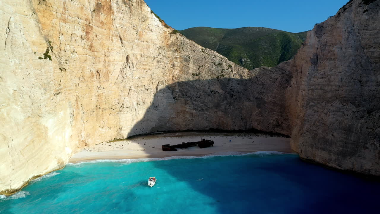 la lenta fotografía reveladora del dron de la playa de navagio
