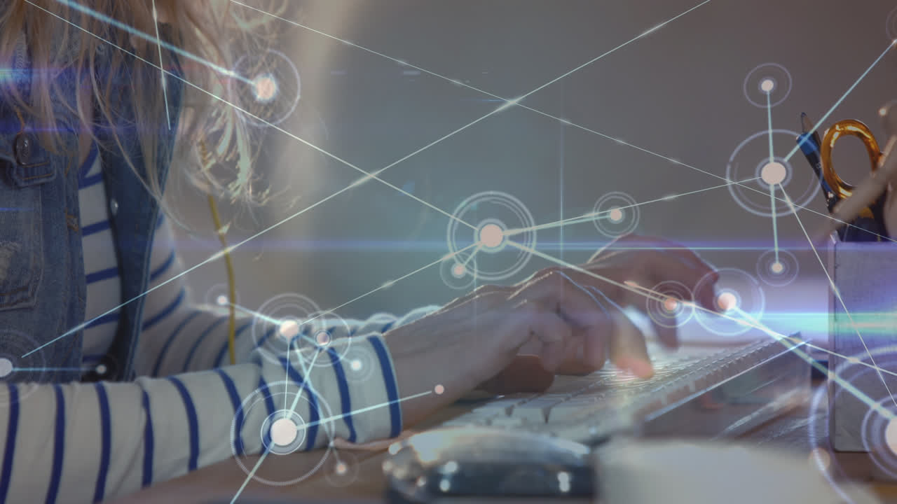 animación de una red de conexiones sobre una mujer de negocios caucásica